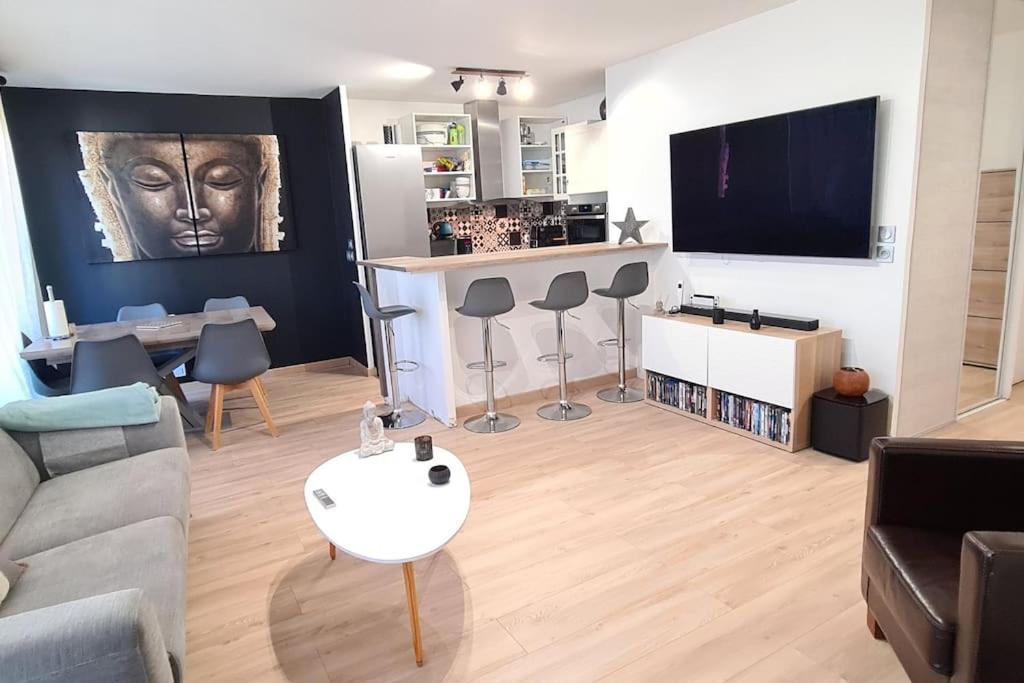 Charmant Logement Avec Jacuzzi Mantes-la-Jolie Exterior foto