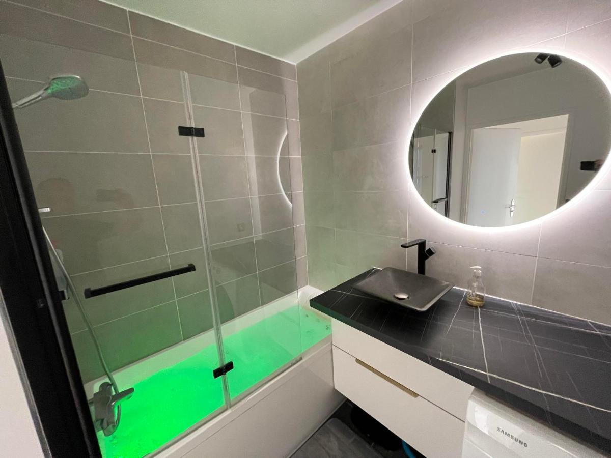 Charmant Logement Avec Jacuzzi Mantes-la-Jolie Exterior foto